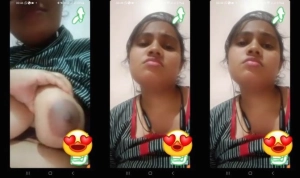 Desi Girl Shows Boobs