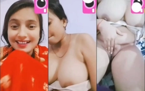 Sexy Desi Bhabhi Shows Boobs and Pussy on vc
